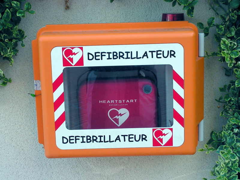 Street-defibrillator.png